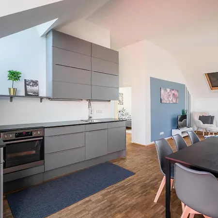 Sky Loft - Moderne Dachwohnung Mit Terrasse Und Blick Aufs Rathaus