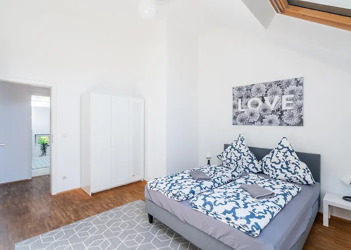 Sky Loft - Moderne Dachwohnung Mit Terrasse Und Blick Aufs Rathaus